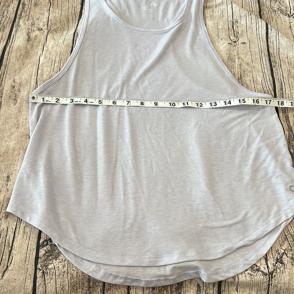 2 Workout tops size small: Gap Breathe & Athletic Essentials - Picture 5 of 10